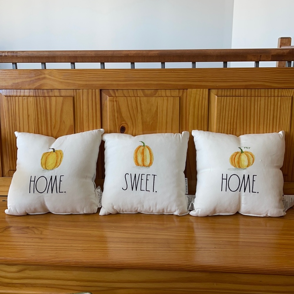 Rae Dunn - HOME SWEET HOME - pillow set